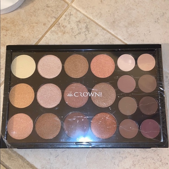 Crown Makeup Package - Picture 2 of 2